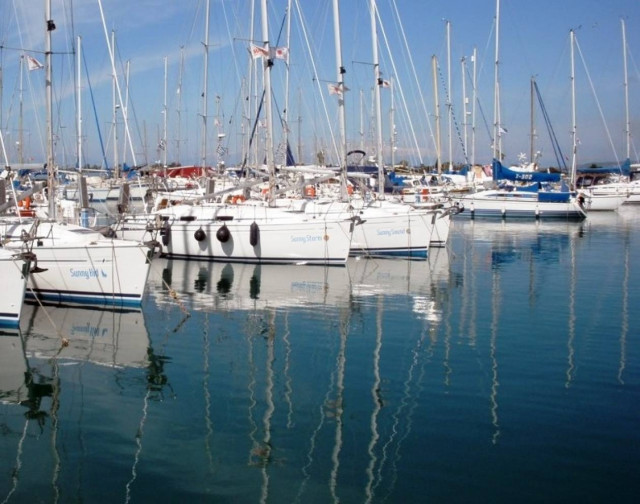 Κινδύνευσε με βύθιση τουριστικό πλοίο στη Γλυφάδα