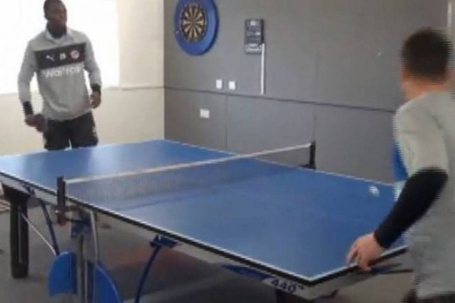 Ρέντινγκ: Το… έριξαν στο πινγκ-πονγκ! (video)