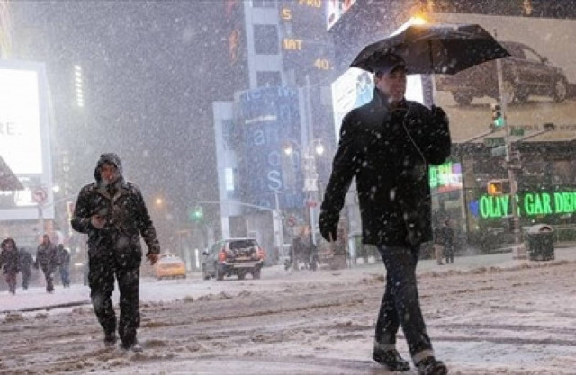 Τουλάχιστον τρεις νεκροί από τη χιονοθύελλα στις ΗΠΑ