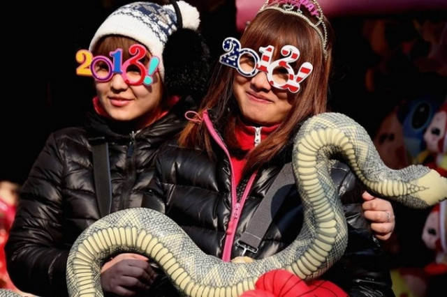 Κίνα: Υποδέχονται τη χρονιά του φιδιού