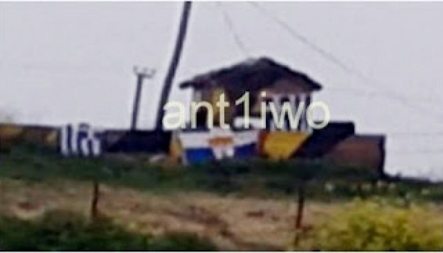 Ελληνικές και Κυπριακές σημαίες σε τουρκικό φυλάκιο