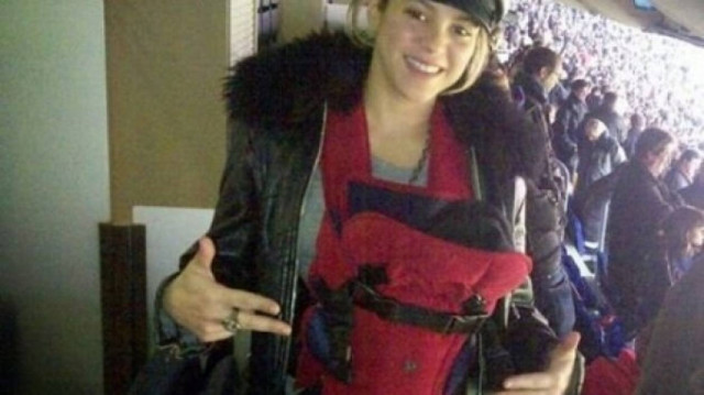 Η Σακίρα με τον τζούνιορ Πικέ στο γήπεδο!