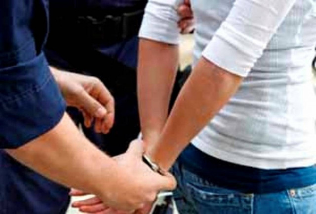 Την ώρα της λαϊκής αγοράς τα «κοριτσάκια» είχαν δουλειά...