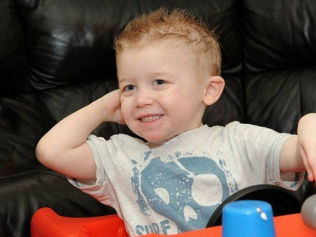 ΣΟΚ: Δίχρονος πάσχει από αρθρίτιδα σαν να ήταν 80άρης