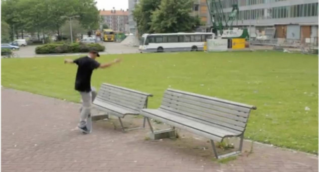 ΑΠΙΣΤΕΥΤΟ VIDEO: Δείτε προσεκτικά τι θα συμβεί στο λεωφορείο!