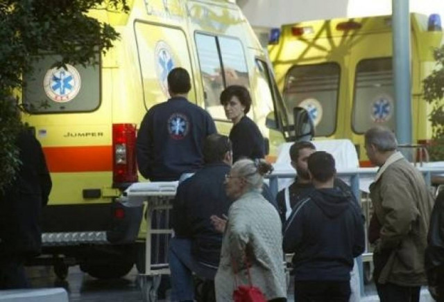 Μυστήριο: 50χρονος βρέθηκε βαριά τραυματισμένος στην άκρη του δρόμου