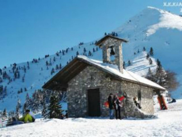 Γάμος στα χιόνια: Η νύφη με έλκυθρο και ο γαμπρός με snowboard