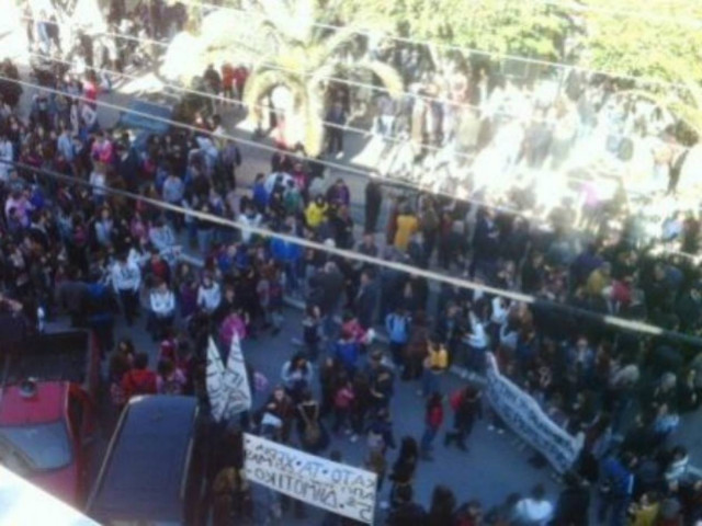 Νέκρωσε η Ιεράπετρα – Στο δρόμο όλη η πόλη