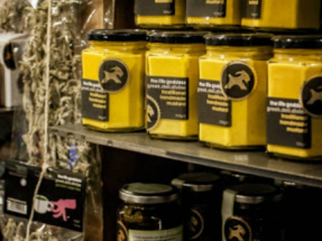 Ελληνικό παντοπωλείο κάνει θραύση στο Λονδίνο