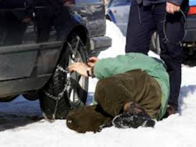 Προβλήματα στους δρόμους λόγω χιονόπτωσης – Πού χρειάζονται αλυσίδες