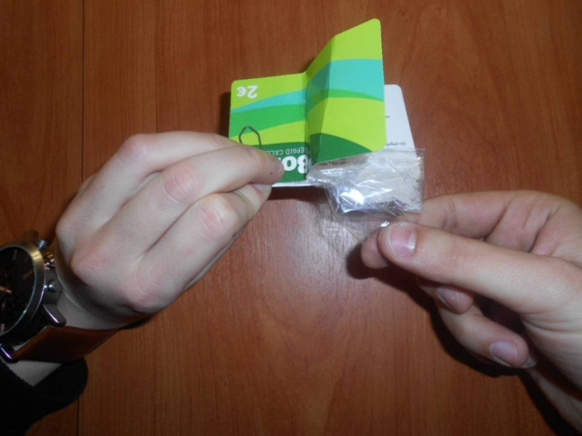 Απίστευτο: Έκρυβαν ναρκωτικά μέσα σε τηλεκάρτες