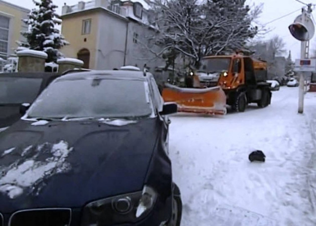 Βίντεο: Εκχιονιστικό στη Βουδαπέστη σκόρπισε το χάος!