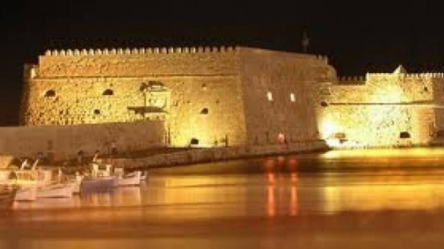 «Μυστήρια» βουτιά στο λιμάνι του Ηρακλείου