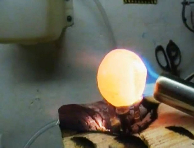 Βίντεο: Καυτό νικέλιο εναντίον πάγου!