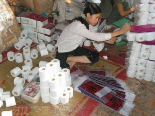 Απίστευτο: Δείτε πώς είναι ένα εργοστάσιο παραγωγής χαρτιού στην Κίνα