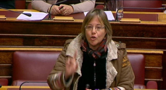 Γέμισε «παλτά» η Βουλή!