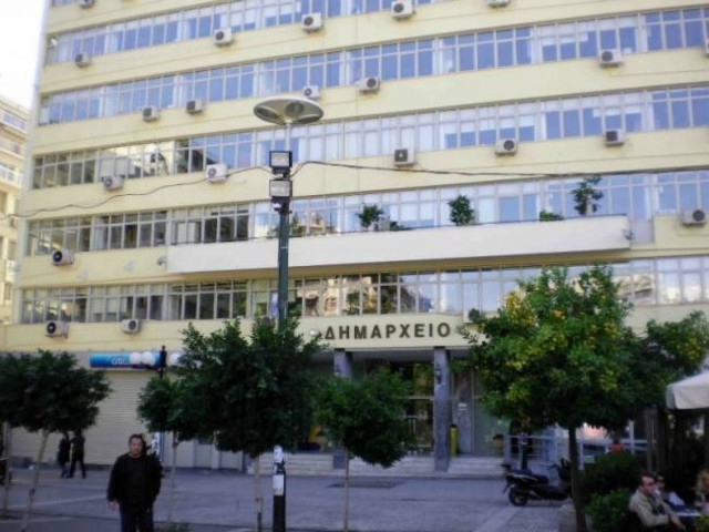 ΤΩΡΑ: Τηλεφώνημα για βόμβα στο Δημαρχείο Πειραιά