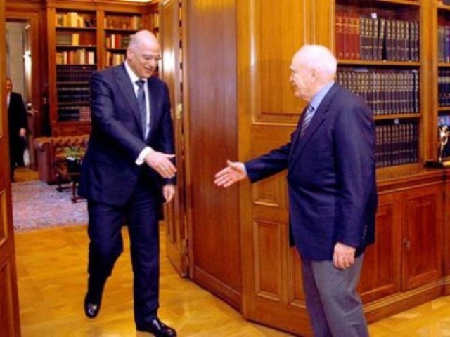 Συνάντηση Παπούλια-Δένδια και έκκληση για …σύνεση