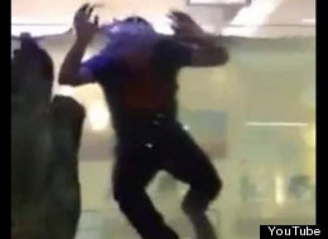 Βίντεο: Μέθυσε και βούτηξε στο ενυδρείο ξενοδοχείου