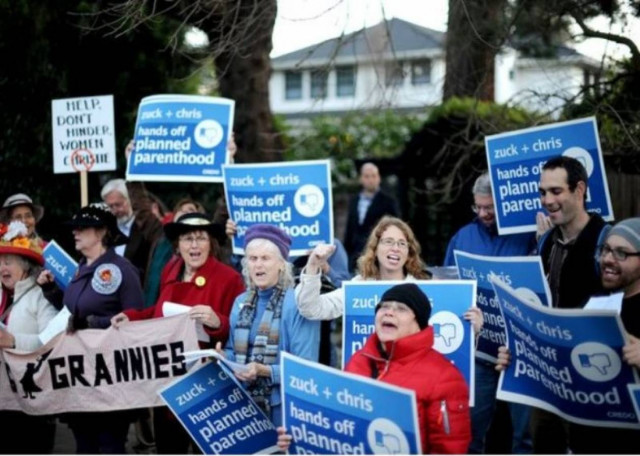 To facebook εκλέγει πολιτικούς;
