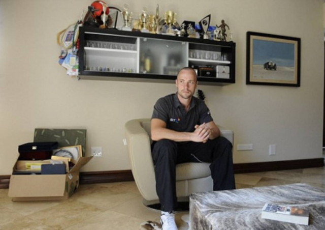 Στην κρεβατοκάμαρα σκότωσε τη σύντροφό του ο Πιστόριους(pics)