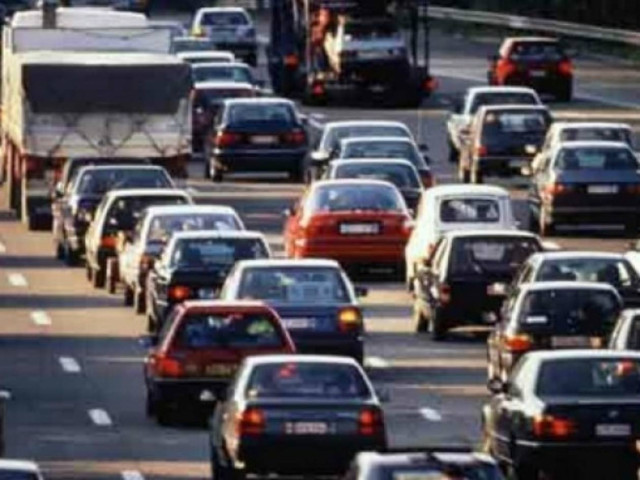 ΤΩΡΑ: Εκτροπή αυτοκινήτου στην Ε.Ο. Ηρακλείου-Αγίου Νικολάου