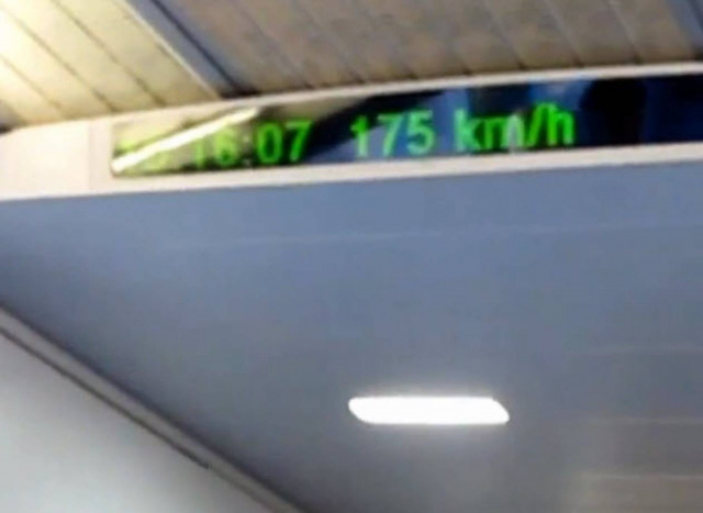 Βίντεο: Κινέζικο τρένο φτάνει τα 430 χιλιόμετρα!