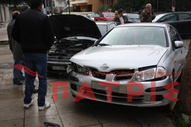 Πύργος: Συγκρούστηκαν και... καβάλησαν πεζοδρόμιο! (pics)