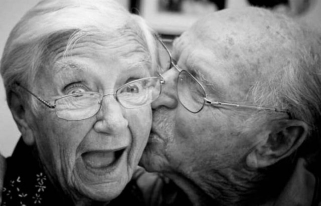 15 φωτογραφίες που θα σας κάνουν να πιστέψετε στον παντοτινό έρωτα