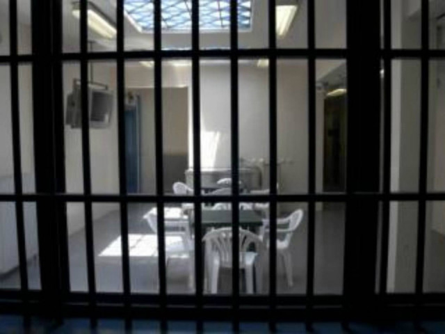 Πάτρα: Χτύπησε τη σύντροφό του με μια σανίδα με πρόκες!