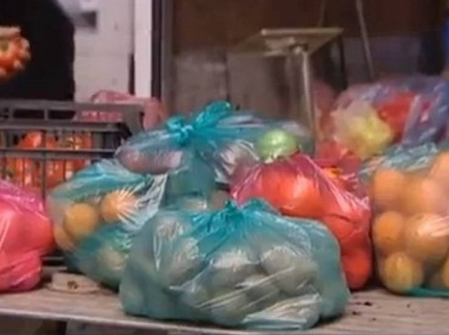 Πάτρα: Αγρότες μοίρασαν φρούτα και λαχανικά