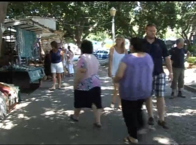 Ρόδος: Τελεσίγραφο στους μικροπωλητές να μαζέψουν τις παράγκες