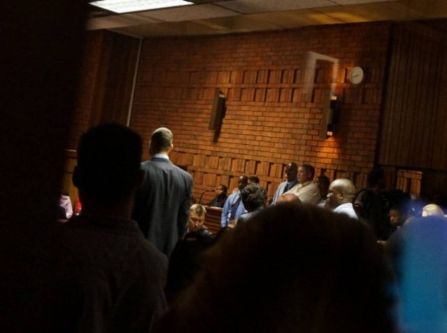 Αρνείται τις κατηγορίες για «φόνο εκ προμελέτης» ο Πιστόριους