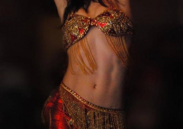 Δικαστήριο απαγόρευσε εκπομπές καναλιού με το χορό της κοιλιάς