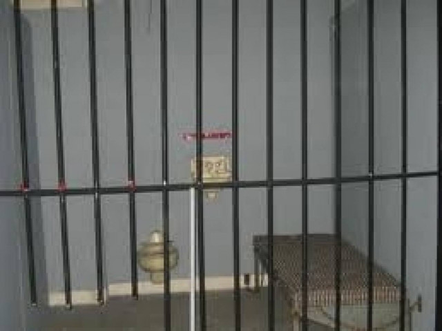 Προσπάθησε να περάσει ηρωίνη στα κρατητήρια