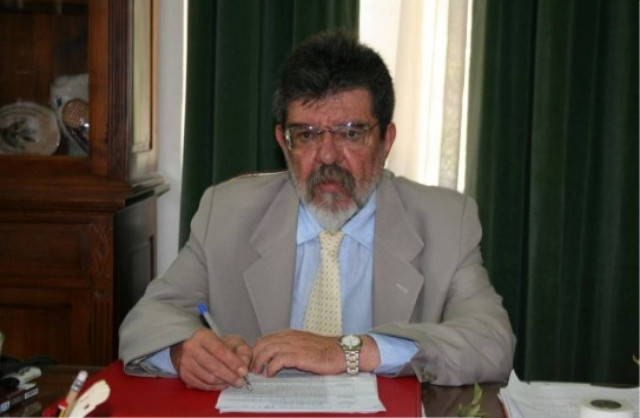 Λέσβος: Κάλεσε την αστυνομία για να συλλάβει τον δήμαρχο που κάπνιζε!