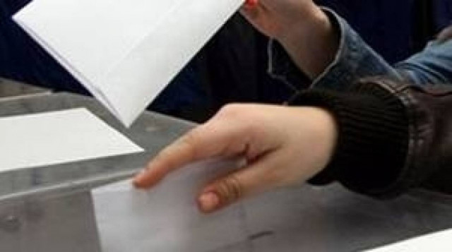 Άνοιξαν οι κάλπες στην Κύπρο