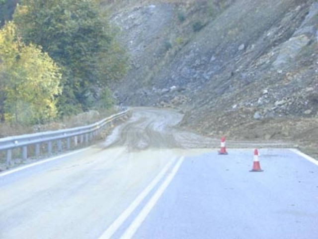 Κατολίσθηση στη Λεωφόρο Αθηνών-Σουνίου