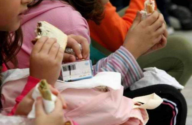 Σοκ: Αφήνουν 1 στους 3 μαθητές χωρίς φαγητό!