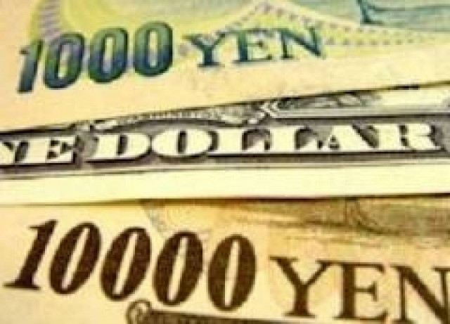 Το γεν υποτιμάται έναντι του ευρώ και του δολαρίου