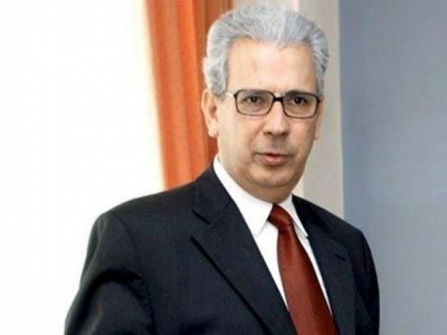 Φάκελος με σφαίρα στο γραφείο του Γ. Μέργου