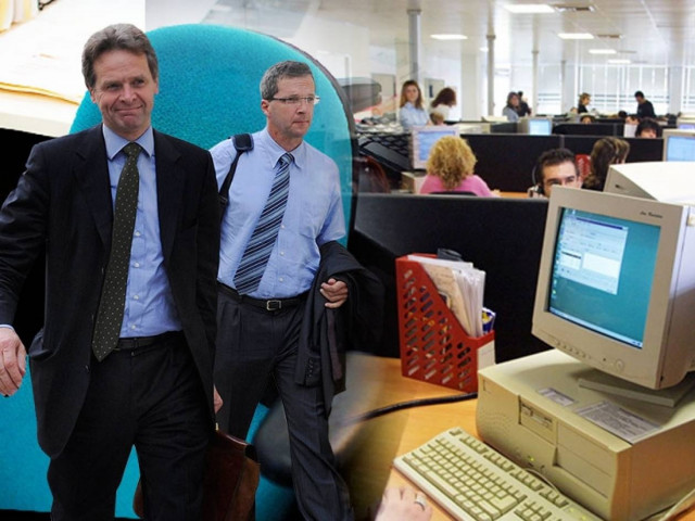 Απολύσεις 10.000 δημοσίων υπαλλήλων απαιτεί η Τρόικα ως το καλοκαίρι