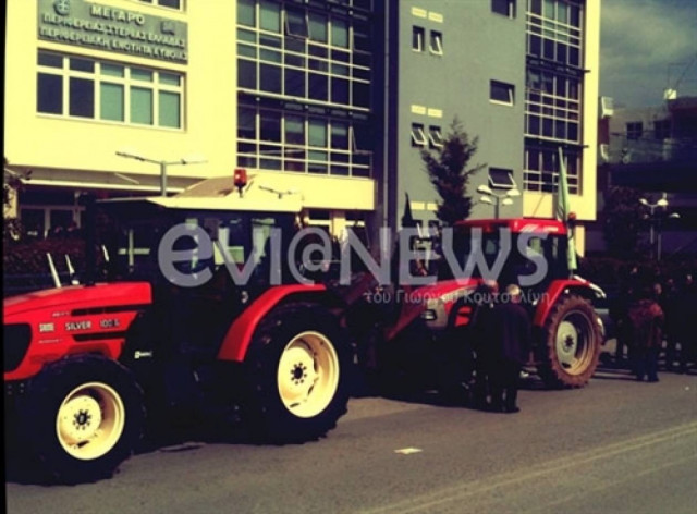 Αγρότες Χαλκίδας: «Διαμαρτυρόμαστε για όλους τους Έλληνες» (pics-vid)