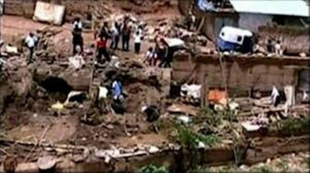 Τραγωδία: Θάφτηκαν ζωντανοί στα ερείπια των σπιτιών τους