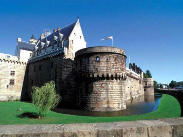 Ήταν τρεις νύχτες σκαρφαλωμένος σε γερανό για να δει το γιο του