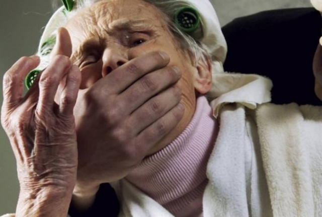 Γρονθοκόπησαν και λήστεψαν γριούλες μέσα στα σπίτια τους