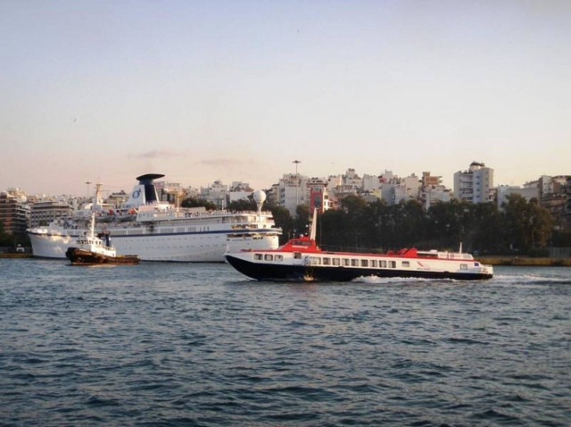 80χρονη ξεψύχησε μέσα σε ιπτάμενο δελφίνι