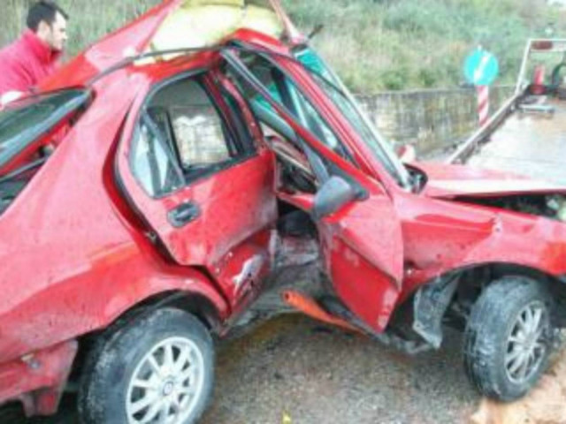 Απίστευτο τροχαίο στην Πάτρα-Από θαύμα σώθηκε ο οδηγός (pics)