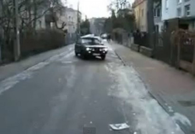 Βίντεο: Κάτι δεν πάει καλά με αυτό το αυτοκίνητο