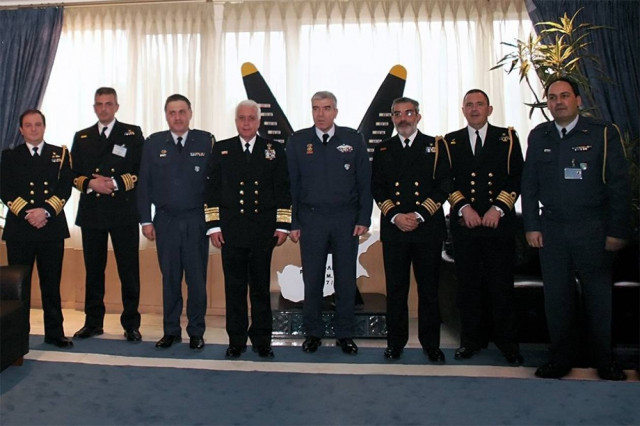 Επίσκεψη στελεχών ενόπλων δυνάμεων στην Αεροπορική βάση Ελευσίνας